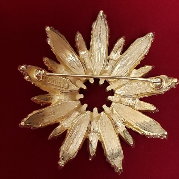 Vintage Avon Sunburst Brooch Pin Gold Statement Piece Please see photos :) - Picture 4 of 7